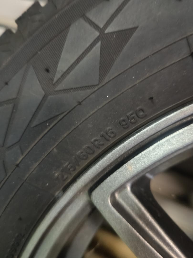 スタッドレスタイヤ TOYO215/60R16 OBSERVE GIZ2