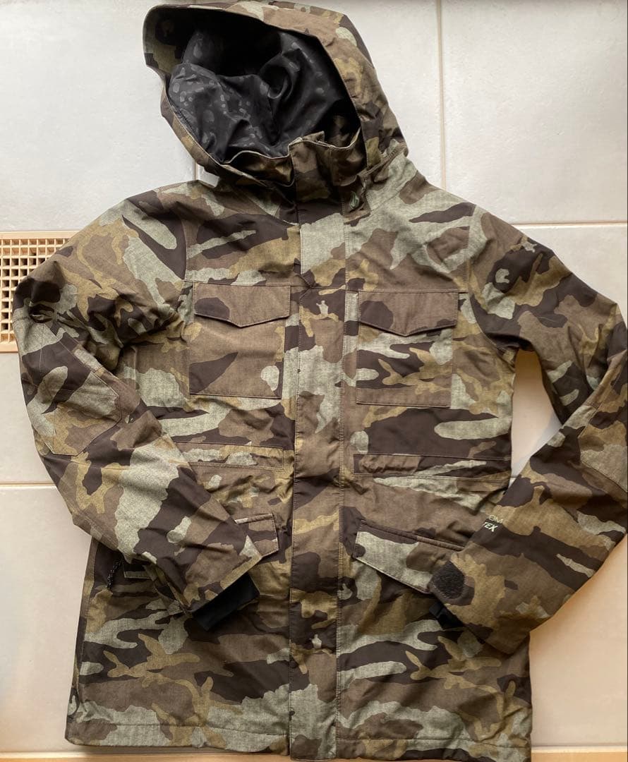 ボルコム　VOLCOM スノーボードジャケット 迷彩 カモフラ GORE-TEX