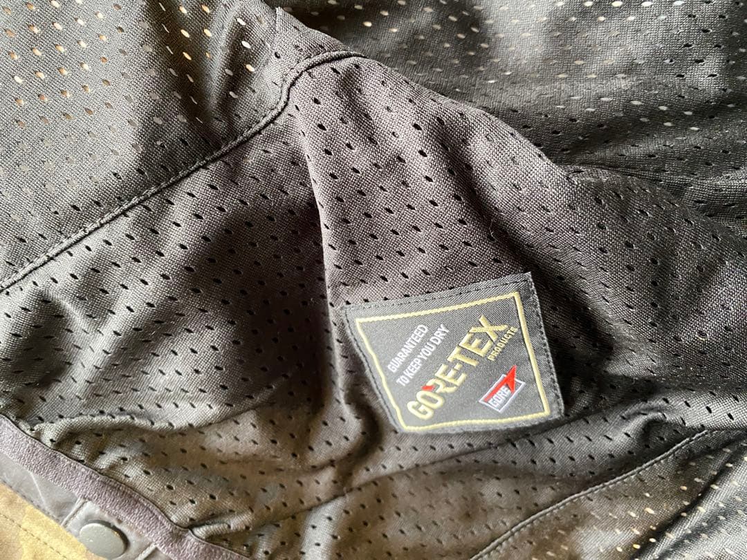 ボルコム　VOLCOM スノーボードジャケット 迷彩 カモフラ GORE-TEX