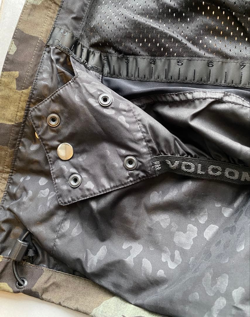 ボルコム　VOLCOM スノーボードジャケット 迷彩 カモフラ GORE-TEX