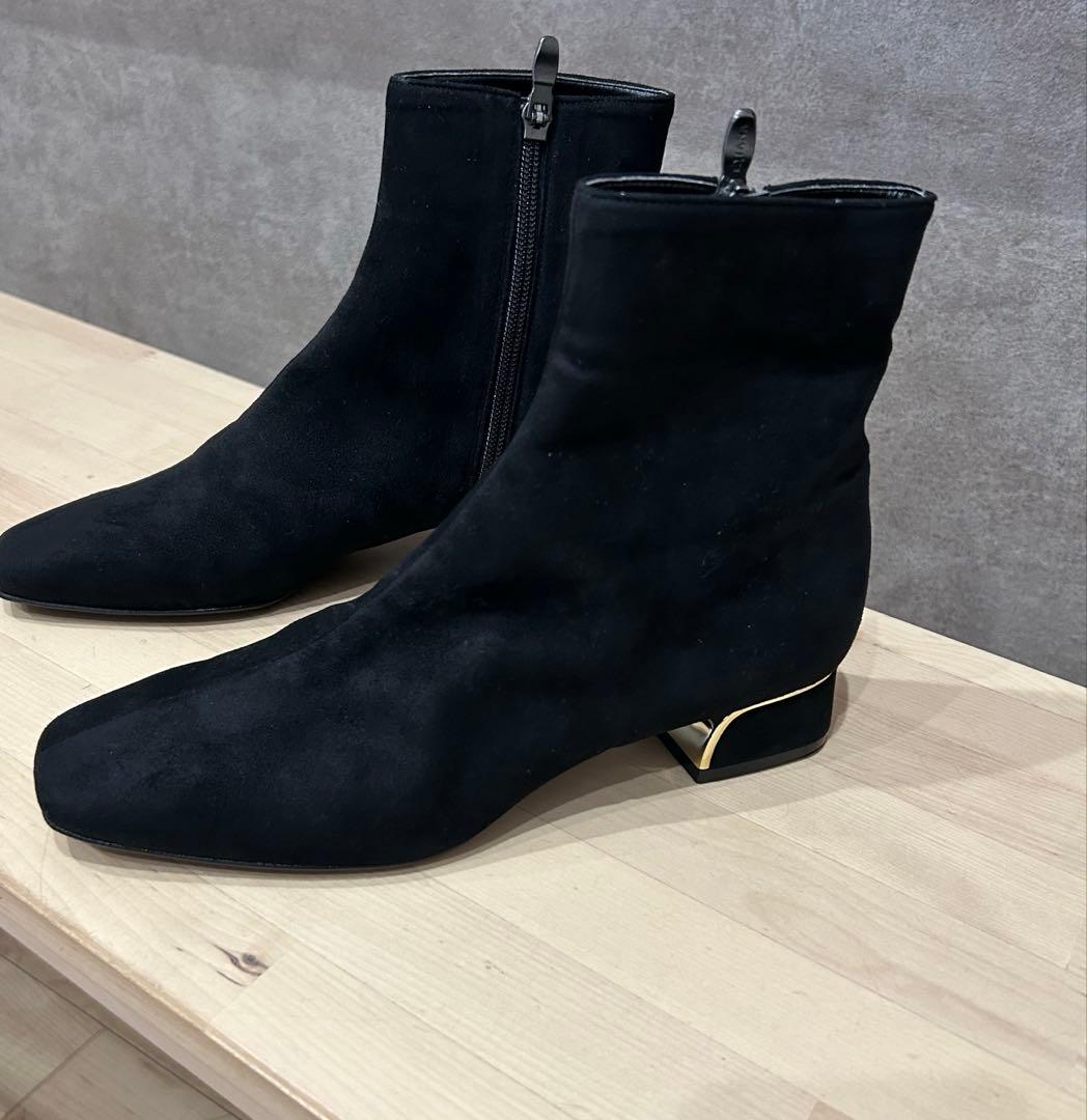 ほぼ未使用 DIANA シンプルフラットショートブーツ